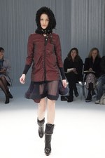 パリで初めてモデルを用いたプレゼンテーションを行ったsacai(サカイ)の2011-12年秋冬コレクション｜写真18