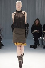 パリで初めてモデルを用いたプレゼンテーションを行ったsacai(サカイ)の2011-12年秋冬コレクション｜写真21