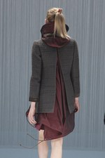 パリで初めてモデルを用いたプレゼンテーションを行ったsacai(サカイ)の2011-12年秋冬コレクション｜写真26