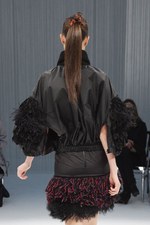 パリで初めてモデルを用いたプレゼンテーションを行ったsacai(サカイ)の2011-12年秋冬コレクション｜写真31
