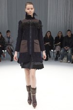 パリで初めてモデルを用いたプレゼンテーションを行ったsacai(サカイ)の2011-12年秋冬コレクション｜写真36