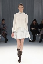 パリで初めてモデルを用いたプレゼンテーションを行ったsacai(サカイ)の2011-12年秋冬コレクション｜写真5