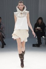 パリで初めてモデルを用いたプレゼンテーションを行ったsacai(サカイ)の2011-12年秋冬コレクション｜写真7