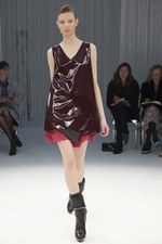 パリで初めてモデルを用いたプレゼンテーションを行ったsacai(サカイ)の2011-12年秋冬コレクション｜写真9