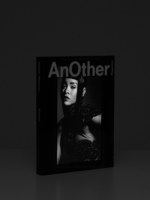 表紙が動き出す！LEDスクリーンを内蔵した「アナザー・マガジン」マックイーン＆リアーナにフィーチャー｜写真3