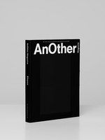 表紙が動き出す！LEDスクリーンを内蔵した「アナザー・マガジン」マックイーン＆リアーナにフィーチャー｜写真2