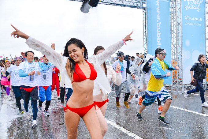 泡まみれで走るランイベント「バブルラン 2015」沖縄で初開催｜写真6