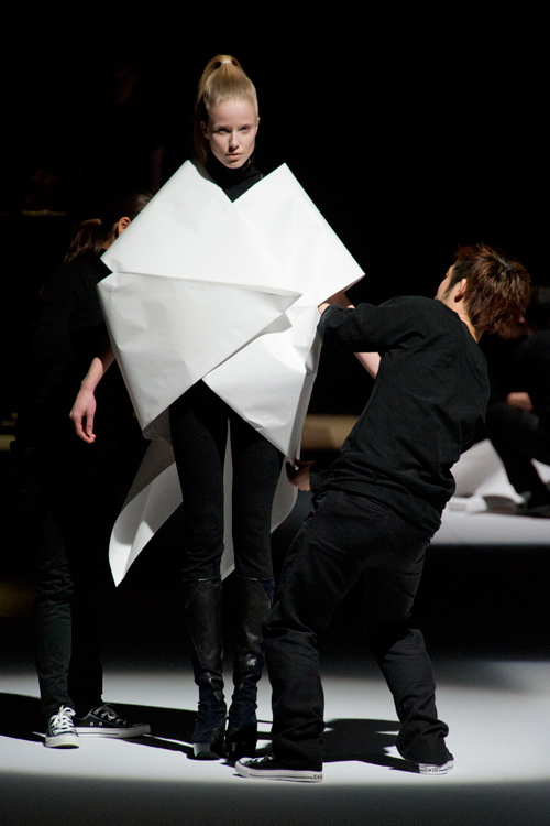 イッセイ ミヤケ(ISSEY MIYAKE) 2011-12年秋冬ウィメンズコレクション  - 写真40