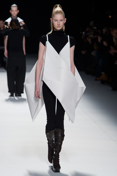 イッセイ ミヤケ(ISSEY MIYAKE) 2011-12年秋冬ウィメンズコレクション  - 写真42