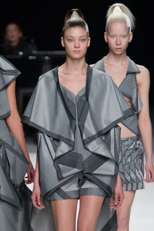 イッセイ ミヤケ(ISSEY MIYAKE) 2011-12年秋冬ウィメンズコレクション  - 写真47