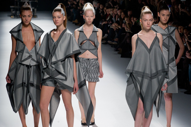 イッセイ ミヤケ(ISSEY MIYAKE) 2011-12年秋冬ウィメンズコレクション  - 写真48