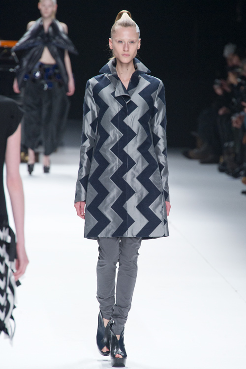 イッセイ ミヤケ(ISSEY MIYAKE) 2011-12年秋冬ウィメンズコレクション  - 写真3