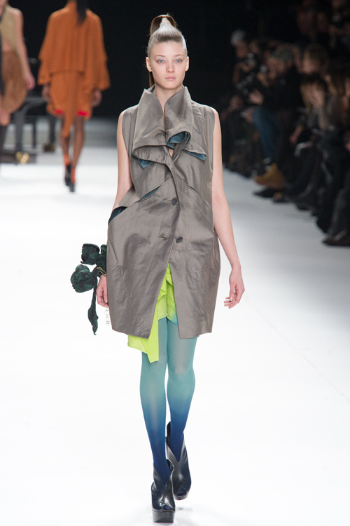 イッセイ ミヤケ(ISSEY MIYAKE) 2011-12年秋冬ウィメンズコレクション シルエット - 写真20