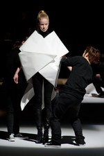クリエイティブディレクター藤原大による最後のコレクション、ISSEY MIYAKE(イッセイ ミヤケ) 2011-12年秋冬コレクション｜写真40