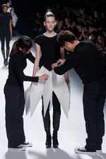 クリエイティブディレクター藤原大による最後のコレクション、ISSEY MIYAKE(イッセイ ミヤケ) 2011-12年秋冬コレクション｜写真44