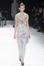 クリエイティブディレクター藤原大による最後のコレクション、ISSEY MIYAKE(イッセイ ミヤケ) 2011-12年秋冬コレクション｜写真10