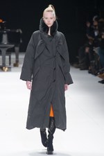 クリエイティブディレクター藤原大による最後のコレクション、ISSEY MIYAKE(イッセイ ミヤケ) 2011-12年秋冬コレクション｜写真18