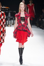 クリエイティブディレクター藤原大による最後のコレクション、ISSEY MIYAKE(イッセイ ミヤケ) 2011-12年秋冬コレクション｜写真21