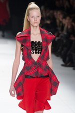 クリエイティブディレクター藤原大による最後のコレクション、ISSEY MIYAKE(イッセイ ミヤケ) 2011-12年秋冬コレクション｜写真22