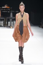 クリエイティブディレクター藤原大による最後のコレクション、ISSEY MIYAKE(イッセイ ミヤケ) 2011-12年秋冬コレクション｜写真28