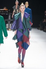 クリエイティブディレクター藤原大による最後のコレクション、ISSEY MIYAKE(イッセイ ミヤケ) 2011-12年秋冬コレクション｜写真33
