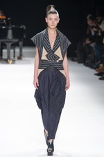 クリエイティブディレクター藤原大による最後のコレクション、ISSEY MIYAKE(イッセイ ミヤケ) 2011-12年秋冬コレクション｜写真34