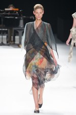 クリエイティブディレクター藤原大による最後のコレクション、ISSEY MIYAKE(イッセイ ミヤケ) 2011-12年秋冬コレクション｜写真37