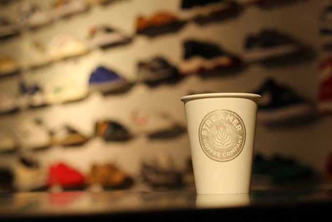 アトモス原宿の地下に「ストリーマーエスプレッソ」誕生 - スニーカーを眺めながらコーヒーを | 写真