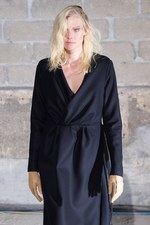 新しいドレスの形を提案 メゾン マルタン マルジェラ(Maison Martin Margiela)　2011-12年秋冬コレクション｜写真4