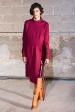 新しいドレスの形を提案 メゾン マルタン マルジェラ(Maison Martin Margiela)　2011-12年秋冬コレクション｜写真5