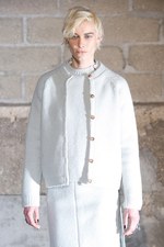 新しいドレスの形を提案 メゾン マルタン マルジェラ(Maison Martin Margiela)　2011-12年秋冬コレクション｜写真10