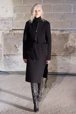 新しいドレスの形を提案 メゾン マルタン マルジェラ(Maison Martin Margiela)　2011-12年秋冬コレクション｜写真18