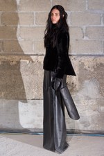 新しいドレスの形を提案 メゾン マルタン マルジェラ(Maison Martin Margiela)　2011-12年秋冬コレクション｜写真20