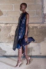 新しいドレスの形を提案 メゾン マルタン マルジェラ(Maison Martin Margiela)　2011-12年秋冬コレクション｜写真31