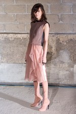 新しいドレスの形を提案 メゾン マルタン マルジェラ(Maison Martin Margiela)　2011-12年秋冬コレクション｜写真34