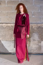 新しいドレスの形を提案 メゾン マルタン マルジェラ(Maison Martin Margiela)　2011-12年秋冬コレクション｜写真36