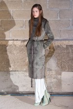 新しいドレスの形を提案 メゾン マルタン マルジェラ(Maison Martin Margiela)　2011-12年秋冬コレクション｜写真46