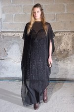 新しいドレスの形を提案 メゾン マルタン マルジェラ(Maison Martin Margiela)　2011-12年秋冬コレクション｜写真51