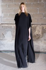 新しいドレスの形を提案 メゾン マルタン マルジェラ(Maison Martin Margiela)　2011-12年秋冬コレクション｜写真52