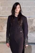 新しいドレスの形を提案 メゾン マルタン マルジェラ(Maison Martin Margiela)　2011-12年秋冬コレクション｜写真54