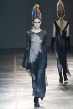 より大胆に、自らのタブーに挑んだヨウジヤマモト(Yohji Yamamoto) 2011-12年秋冬コレクション｜写真5