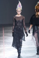 より大胆に、自らのタブーに挑んだヨウジヤマモト(Yohji Yamamoto) 2011-12年秋冬コレクション｜写真7