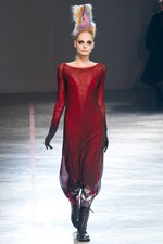 より大胆に、自らのタブーに挑んだヨウジヤマモト(Yohji Yamamoto) 2011-12年秋冬コレクション｜写真13