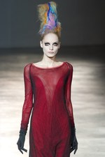 より大胆に、自らのタブーに挑んだヨウジヤマモト(Yohji Yamamoto) 2011-12年秋冬コレクション｜写真14