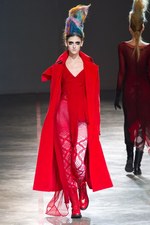 より大胆に、自らのタブーに挑んだヨウジヤマモト(Yohji Yamamoto) 2011-12年秋冬コレクション｜写真15