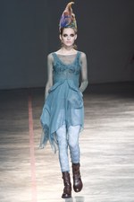 より大胆に、自らのタブーに挑んだヨウジヤマモト(Yohji Yamamoto) 2011-12年秋冬コレクション｜写真16