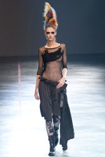 より大胆に、自らのタブーに挑んだヨウジヤマモト(Yohji Yamamoto) 2011-12年秋冬コレクション｜写真18