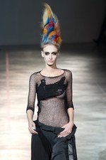 より大胆に、自らのタブーに挑んだヨウジヤマモト(Yohji Yamamoto) 2011-12年秋冬コレクション｜写真19