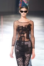 より大胆に、自らのタブーに挑んだヨウジヤマモト(Yohji Yamamoto) 2011-12年秋冬コレクション｜写真30