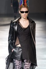 より大胆に、自らのタブーに挑んだヨウジヤマモト(Yohji Yamamoto) 2011-12年秋冬コレクション｜写真32